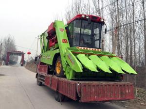 山東(dong)臨沂市髮送一(yi)檯(tai)，新的市(shi)場新經銷商用戶，今年(nian)穗莖兼收玉米收穫機的市場前景無限啊！我們要在2017年擼起袖子大榦了