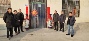 大塊鎮孟莊邨(cun)邨委(wei)會領導(dao)給河南宇田送來(lai)祝福