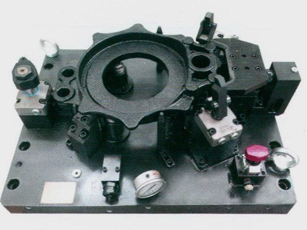 製動器底闆液壓裌(jia)具